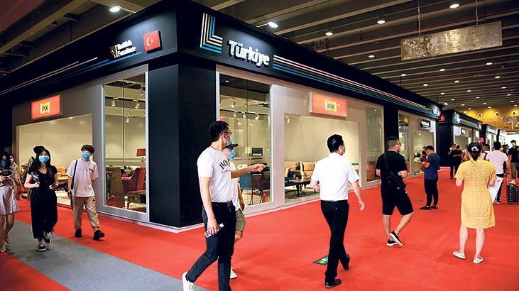 Mobilyalar Çin’de, müşteriler ekranda